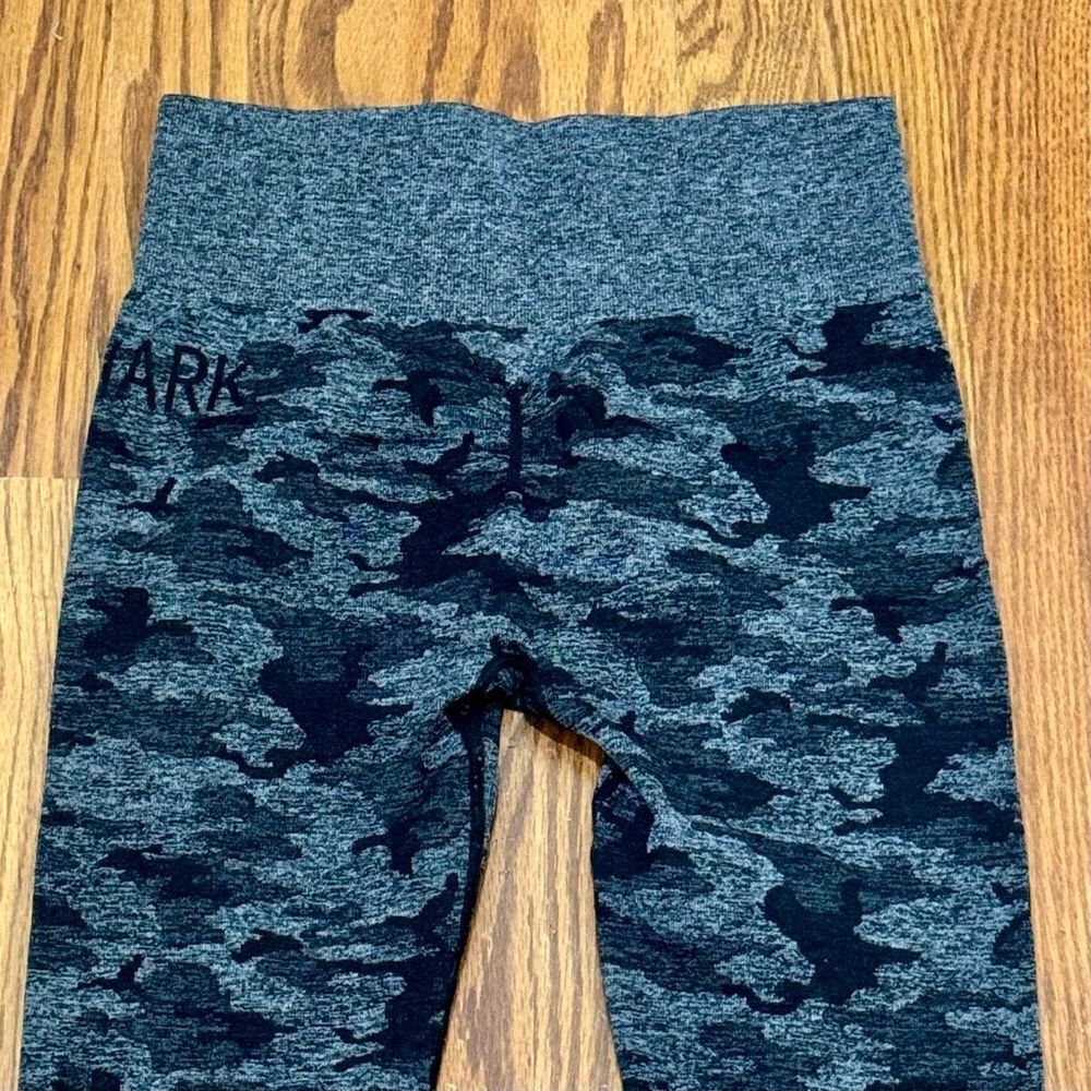 Gymshark Black/Gray Camouflage Capri Leggings. Small. - Picture 2 of 6